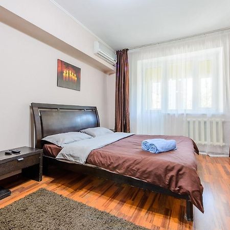 Apartments On Tole By 12 App 51 Алма Ата Екстериор снимка