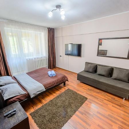 Apartments On Tole By 12 App 51 Алма Ата Екстериор снимка