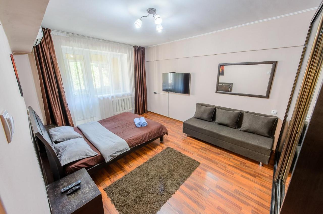 Apartments On Tole By 12 App 51 Алма Ата Екстериор снимка