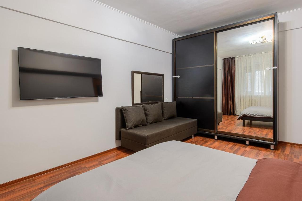 Apartments On Tole By 12 App 51 Алма Ата Екстериор снимка