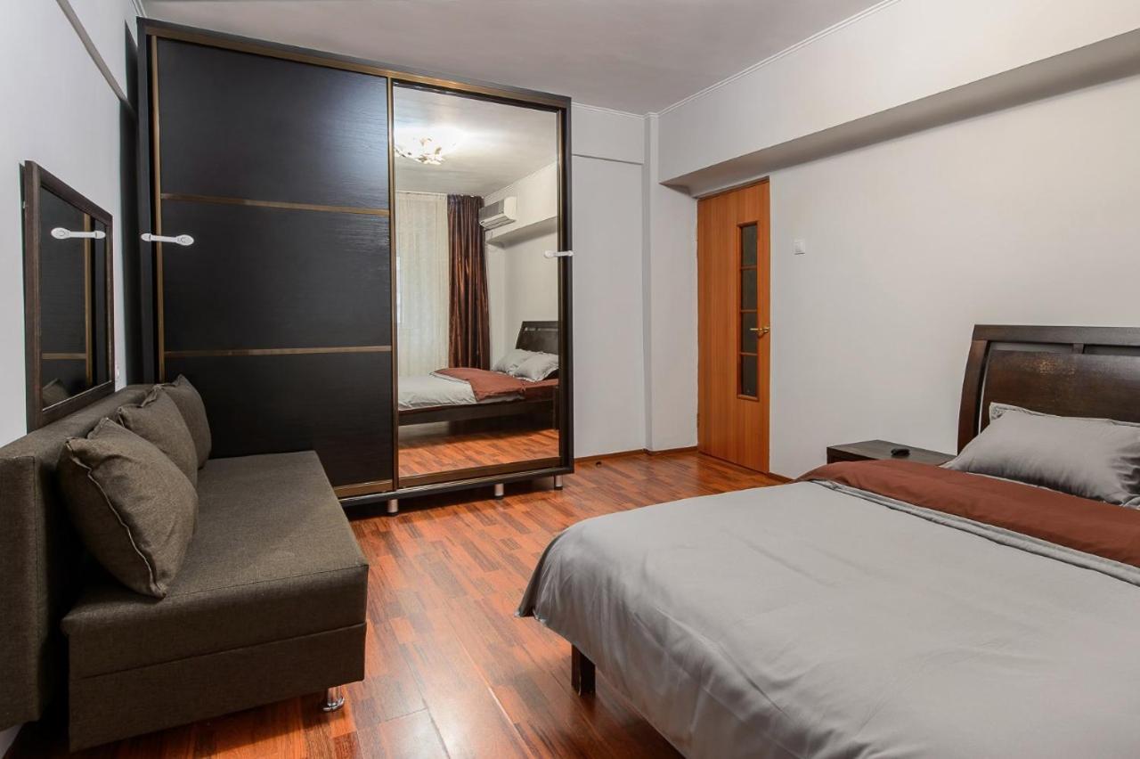 Apartments On Tole By 12 App 51 Алма Ата Екстериор снимка