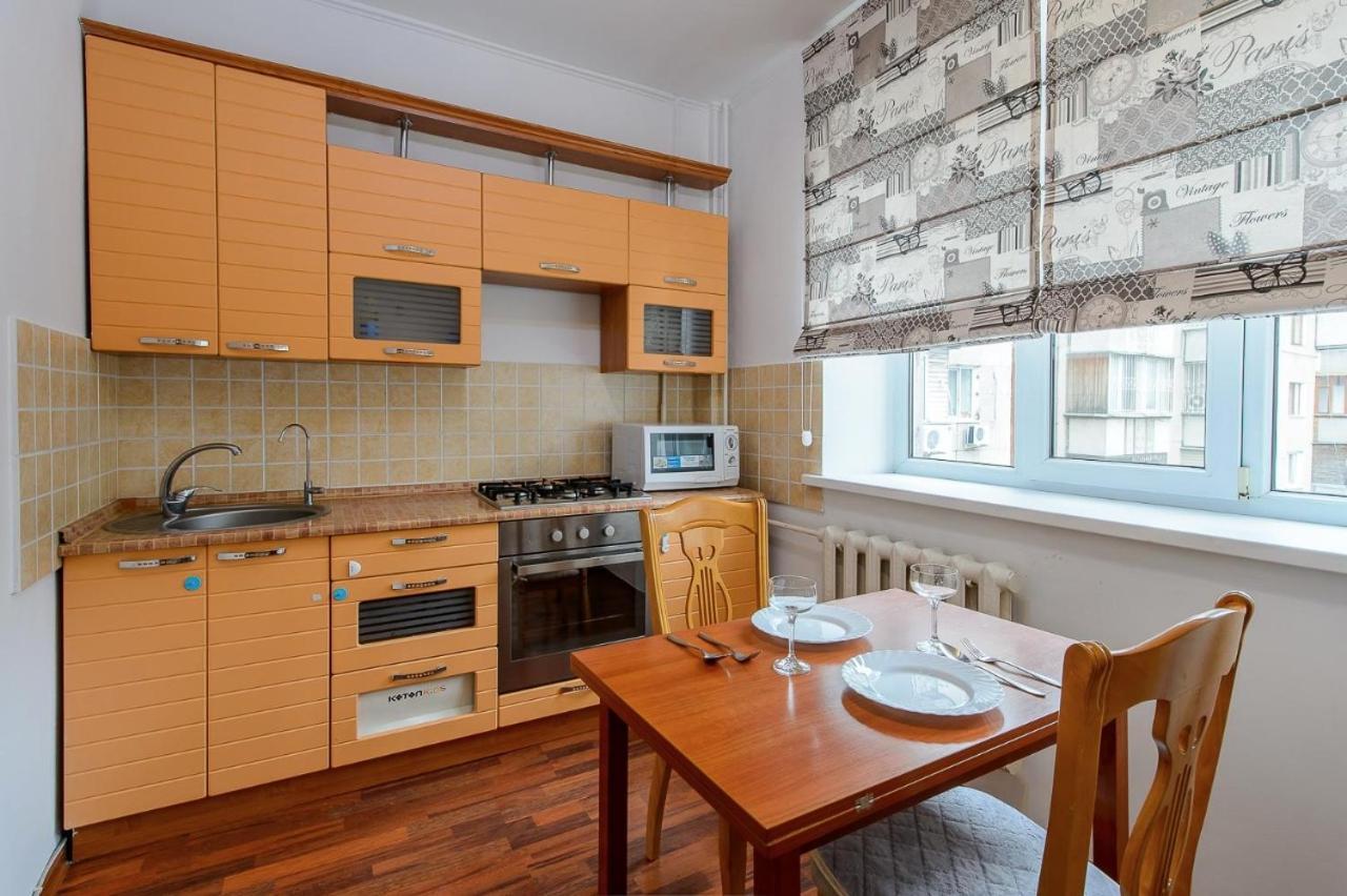 Apartments On Tole By 12 App 51 Алма Ата Екстериор снимка