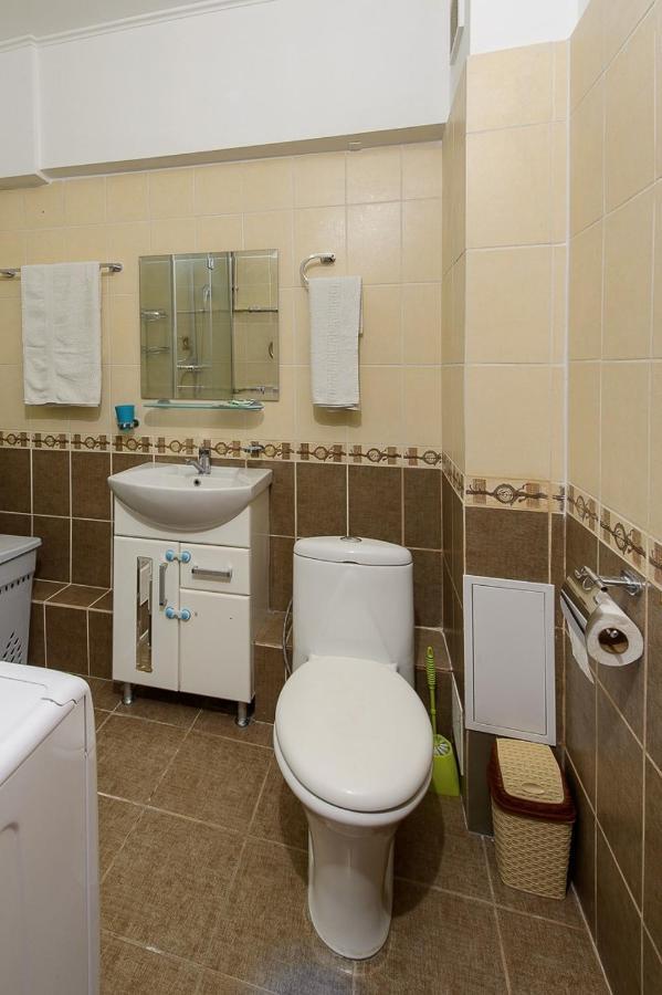 Apartments On Tole By 12 App 51 Алма Ата Екстериор снимка